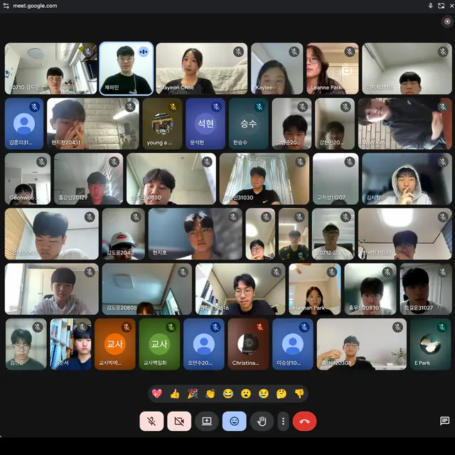 [Update 1] The Inspiring Journey of 2026 Future Shapers! ✨  At KLCCSac, we are home to about 25 dedicated high school TAs. Beyond helping out in the classrooms, they also come together in a group called 'Future Shapers' to dream up and lead new initiatives! Across the globe, on the beautiful island of Jeju, South Korea, is another group of Future Shapers sharing that same vision. 🏝️🇺🇸🇰🇷  Bridging distance and time zones through Zoom, these two groups come together to share open thoughts, ask questions, and discover both their similarities and unique differences. 💬💡  Throughout 2026, our youth engaged in deep, meaningful discussions on topics ranging from personal values and climate change to the everyday ups and downs of high school life. 🌿📚  Let’s look back at the footprints left by our Future Shapers as they grew together with friends from across the ocean! 📸  KLCCSac에는 25여 명의 고등학생 TA들이 있는데요, 한글학교 수업을 돕는 일 이외에도 함께 모여 새로운 일을 꾸며가는 ‘Future Shapers’ 활동이 있습니다. 그리고 저 멀리 아름다운 섬, 대한민국 제주도에도 같은 꿈을 꾸는 Future Shapers 친구들이 있어요! 🏝️🇺🇸🇰🇷  공간과 시차를 넘어 줌(Zoom)으로 만난 두 그룹! 서로의 생각을 솔직하게 나누고, 묻고 답하며 서로의 같음과 다름을 발견해 갑니다. 💬💡  올 한 해 동안 우리 친구들은 '가치관', '기후변화', '고등학교 생활' 등 다채롭고 깊이 있는 주제로 뜻깊은 대화를 이어왔는데요. 🌿📚  지구 반대편 친구들과 함께 성장해 온 2026년 Future Shapers의 발자취, 함께 되돌아보겠습니다. 📸  #KLCCSac #FutureShapers #YouthLeadership #JejuToSacramento #GlobalExchange #HighSchoolTAs #ClimateAction #ZoomGathering #YouthEmpowerment #SacramentoKoreanCulture #새크라멘토한국문화센터 #우리한국학교 #청소년교류 #제주도#sacramentokoreanculture