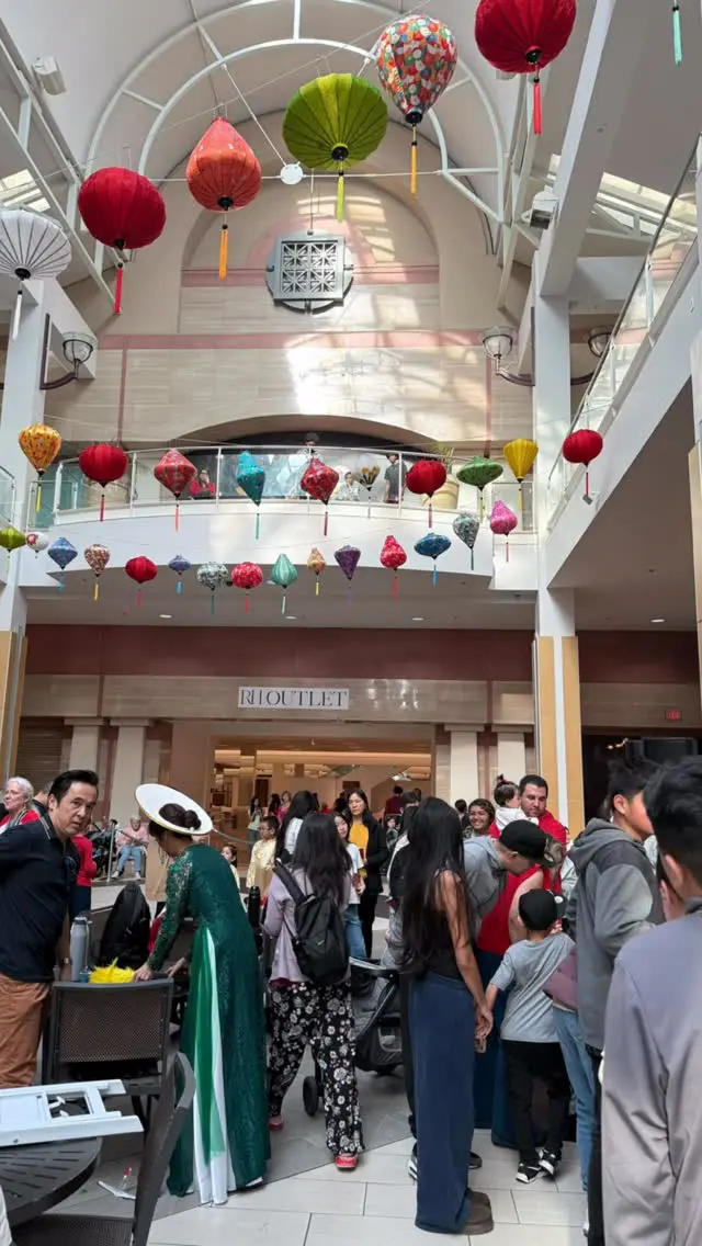 The Lunar New Year celebration at Arden Fair was a huge success, and it’s all thanks to our incredible team! ✨ @sacasiancc @shopardenfair @thundervalley  To our dedicated Teachers, hardworking Board Members, and our amazing Youth Group—thank you for your passion and tireless efforts. 🎊 We are so proud of our KLCCSac family! 🇰🇷🙌  #새크라멘토한국문화센터 #KLCCSac #새크라멘토 #한인커뮤니티 #sacramento