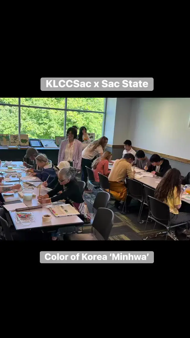 ✨ Color of Korea: Minhwa Workshop – Success! 
Thank you to the Sac State students, local residents, and especially those who traveled all the way from Santa Cruz specifically to join this workshop. 🇰🇷🖌️ 
Everyone’s passion for Korean art was truly inspiring!
A huge thank you to Prof. Euisuk Kim, Ms. Seonyoung Jeong and our Minhwa volunteers for their dedication, and to Pixpress for sponsoring us with beautiful Minhwa-inspired products. 🙏💛
See you next year!  Sac State 학생들과 지역 주민분들, 특히 이 워크숍에 참여하기 위해 멀리 산타 크루즈에서 직접 찾아와 주신 분들께 진심으로 감사드립니다. 🇰🇷🖌️
행사를 준비해주신 김의석 교수님, 정선영 선생님 그리고 함께 땀 흘려주신 민화반 자원봉사자분들과 예쁜 제품을 협찬해주신 pixpress 덕분에 더욱 풍성한 시간이었습니다. 모두 감사합니다. 내년에 또 만나요! 🙏💛  @sunhwadamart @pixpress_us